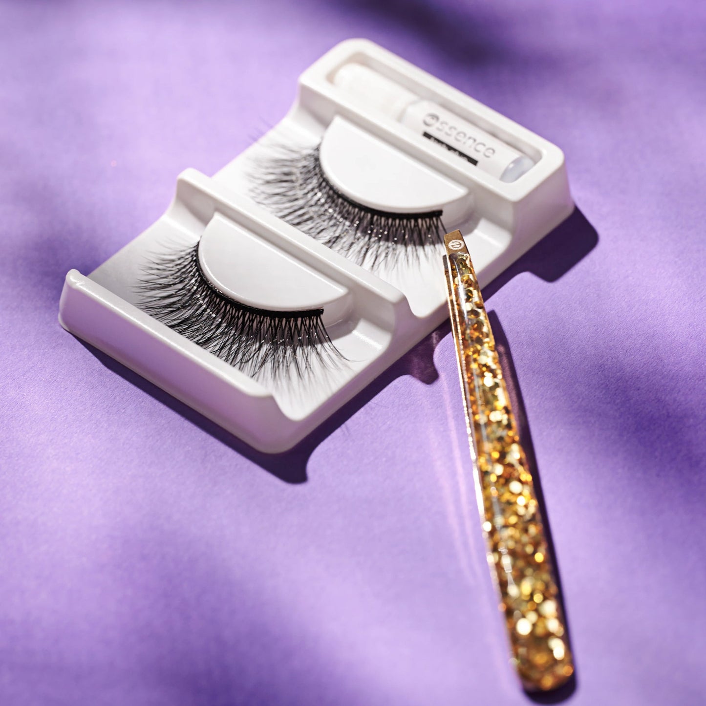Essence Golden Days Ahead Tweezer