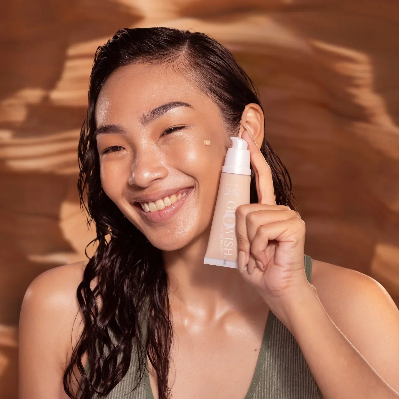 Huda Beauty Glowish Multidew Vegan Skin Tint Foundation 40ml