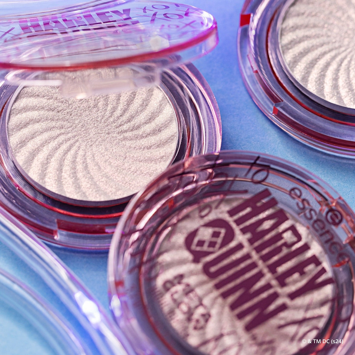 Essence Harley Quinn Meta Glow Highlighter 3.2gm