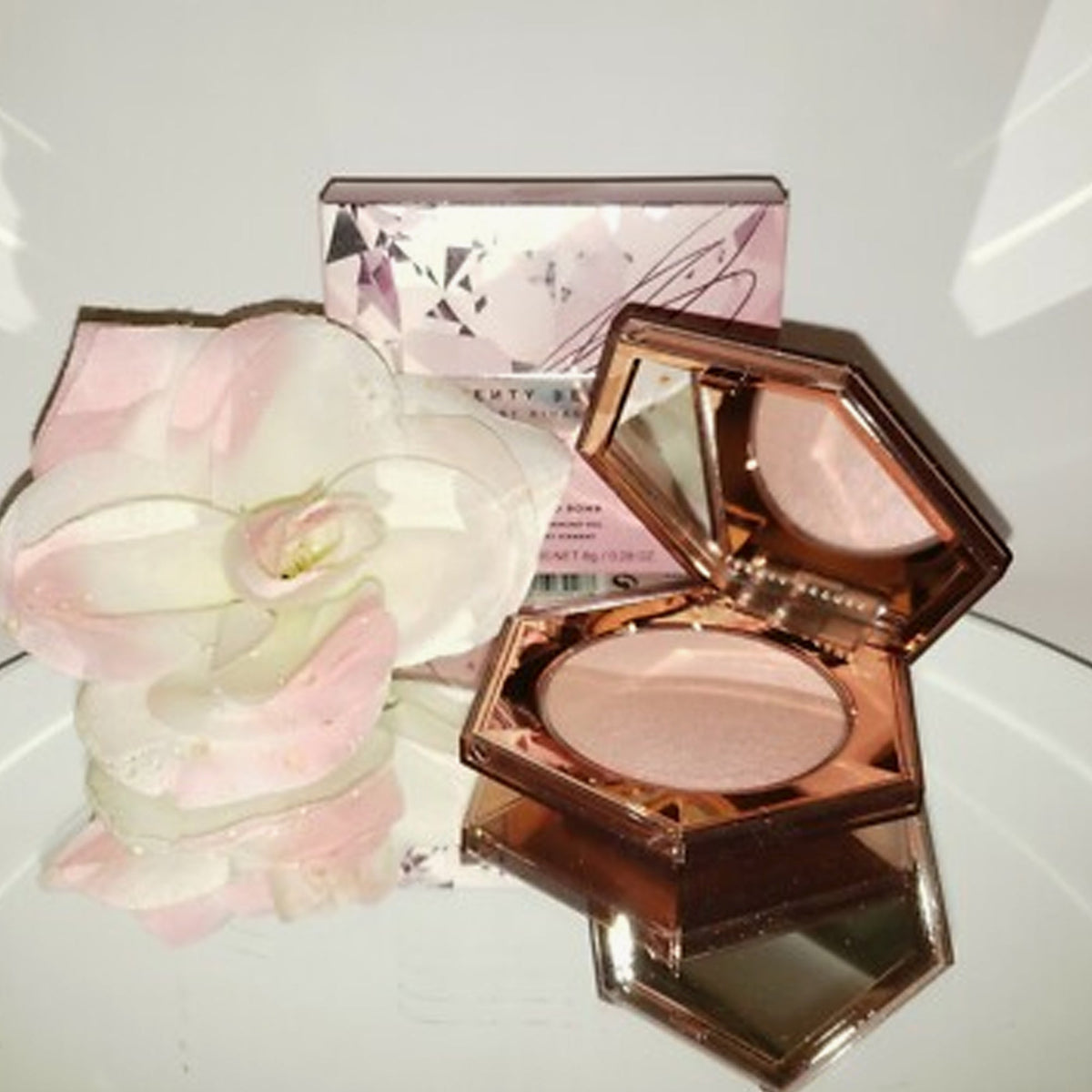Fenty Beauty Diamond Bomb Highlighter Rose Rave 02 8gm
