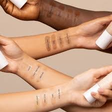 Huda Beauty Glowish Multidew Vegan Skin Tint Foundation 40ml